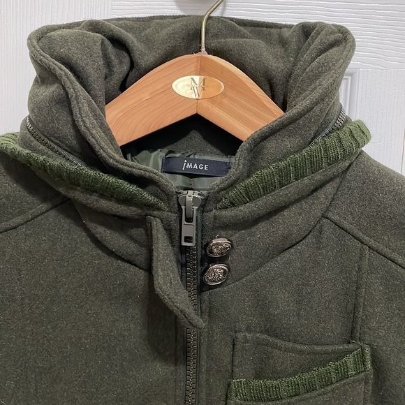 EUC 2 Ways ( W/Hoodie or WO) Jacket purchased in Japan - Picture 11 of 12